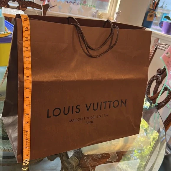 Authentic Louis Vuitton Paper bag - Picture 3 of 10